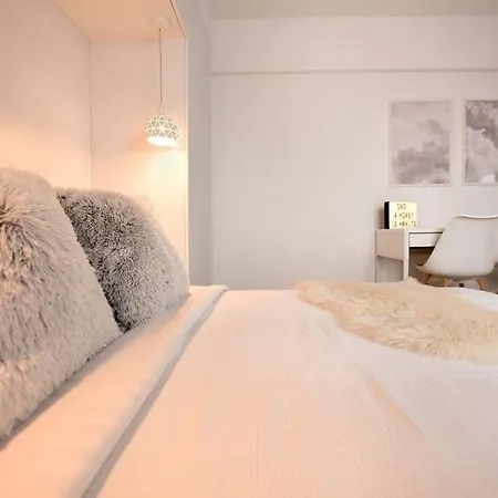 Pristine White Cozy On Calea Victoriei Appartement *
