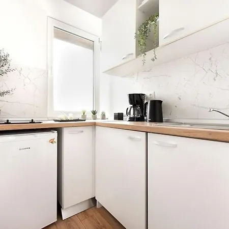 Pristine White Cozy On Calea Victoriei